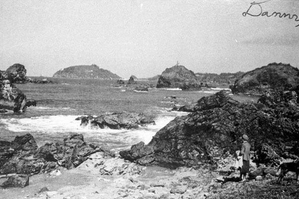 historical black and white photo from a beach towards Trinidad head