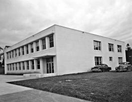 Image of the library in Van Matre